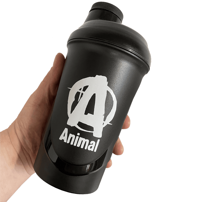 Chaker Animall Animal Shaker 700ml. i sort fra Universal Nutrition